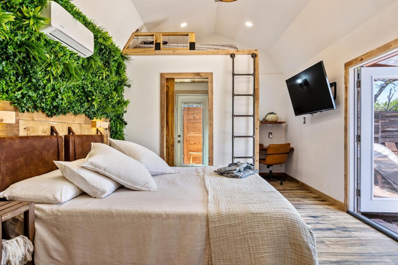 Romantic Tiny Luxury Retreat W Heated Pool, Sauna N Outdoor Shower In Wimberley 10 Acres Екстер'єр фото